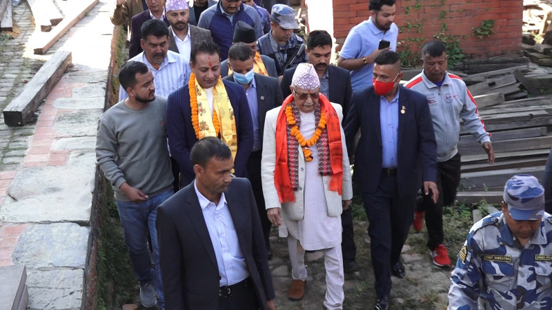 ललितपुरमा पैदल यात्रा गर्दै ओली 